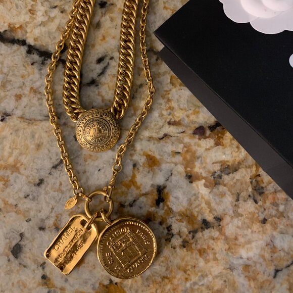 CHANEL 31 RUE CAMBON 1980’s double pendant chain, stack with other Chanel neckla - Picture 2 of 8